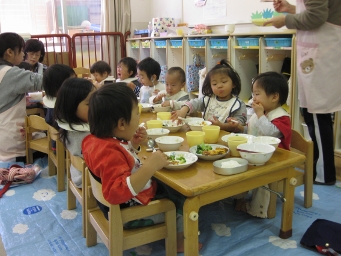 園での食事風景