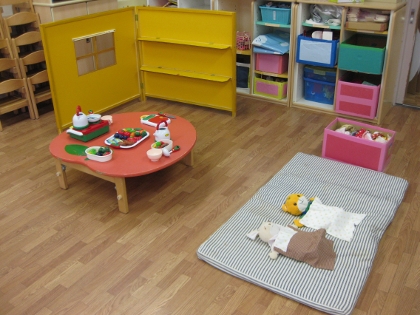 すみれ組(2歳児)の部屋の風景写真